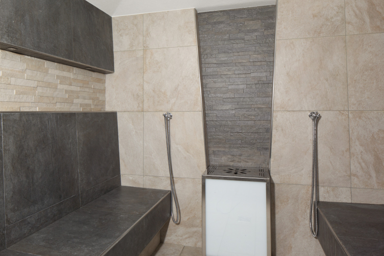 4-Hotel-Ambassador-Roxstone-golden-white.jpg